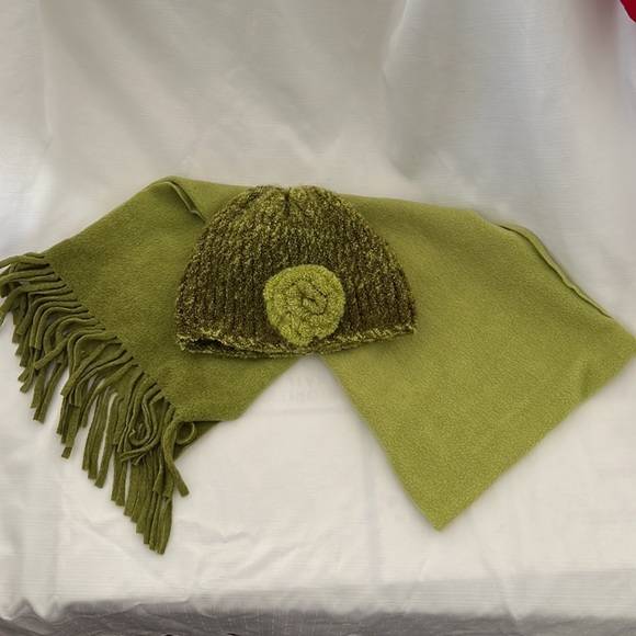 Ombré Scarf with Chenille Woven Hat / Host Pick - Picture 6 of 7